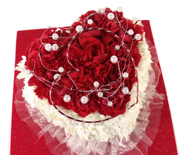 1968 Romantic Heart Cake Image One