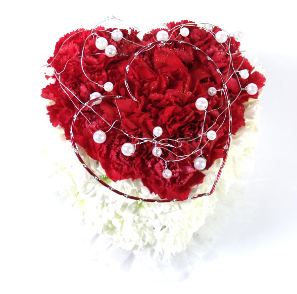1968 Romantic Heart Cake Image Three
